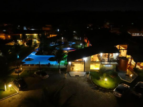 Гостиница Porto Bali Hotel  Санта-Крус-Кабралия